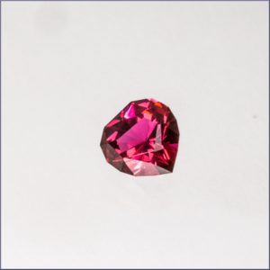 Synthetic Ruby Heart 3,5 ct