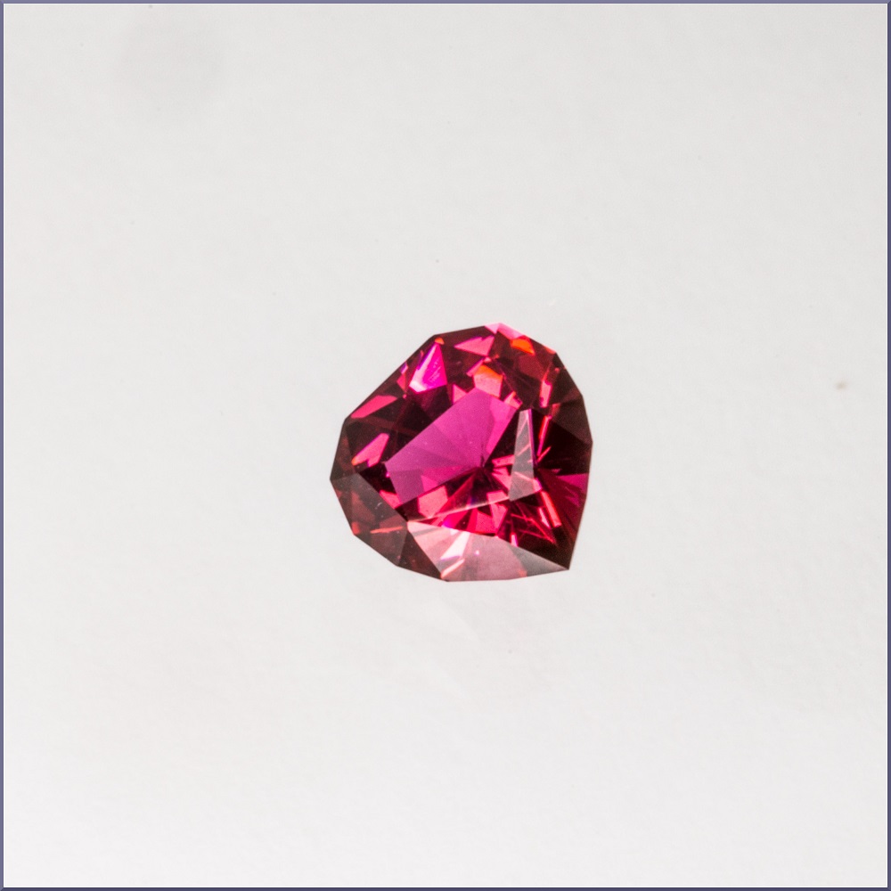 Synthetic Ruby Heart 3,5 ct